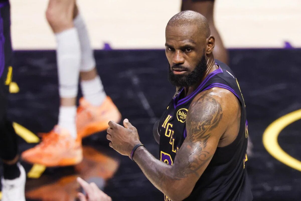 “Hurry Up”: Tim Hardaway Says LeBron James Is Like Aaron Rodgers as Free Agency Decision Drags On