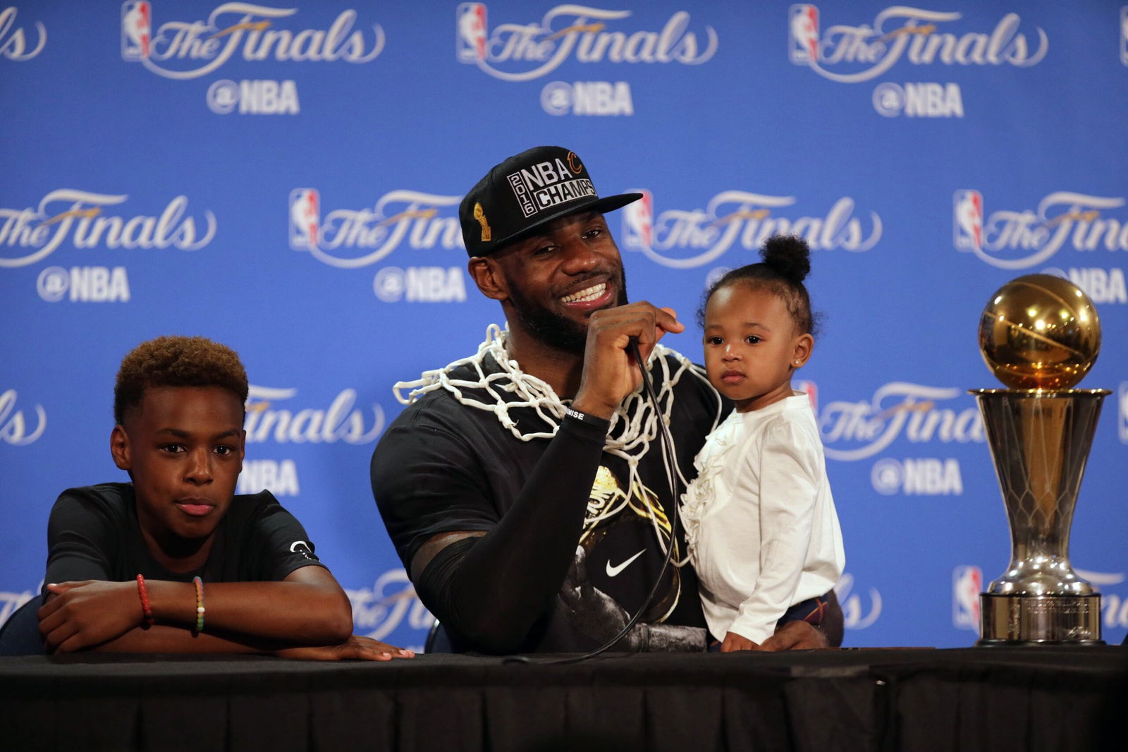 Ex-Cavs Stars Share Untold Story Behind LeBron James’ Legendary 2016 Finals Bus Ride